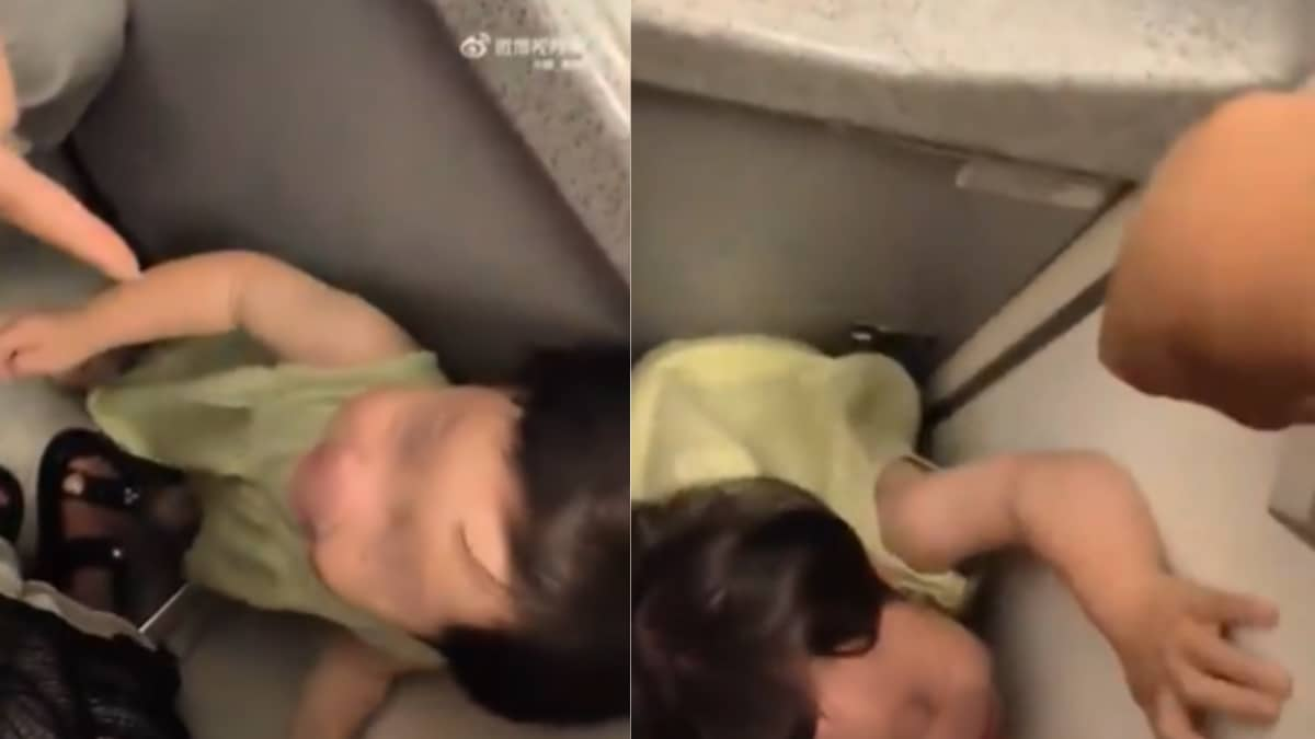 Read more about the article Horrifying Video: Women Lock Crying Child in Airplane Bathroom