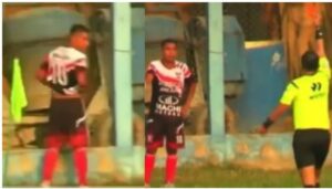 Read more about the article Watch Viral Video: Footballer Caught Urinating on Pitch During Copa Peru Match!