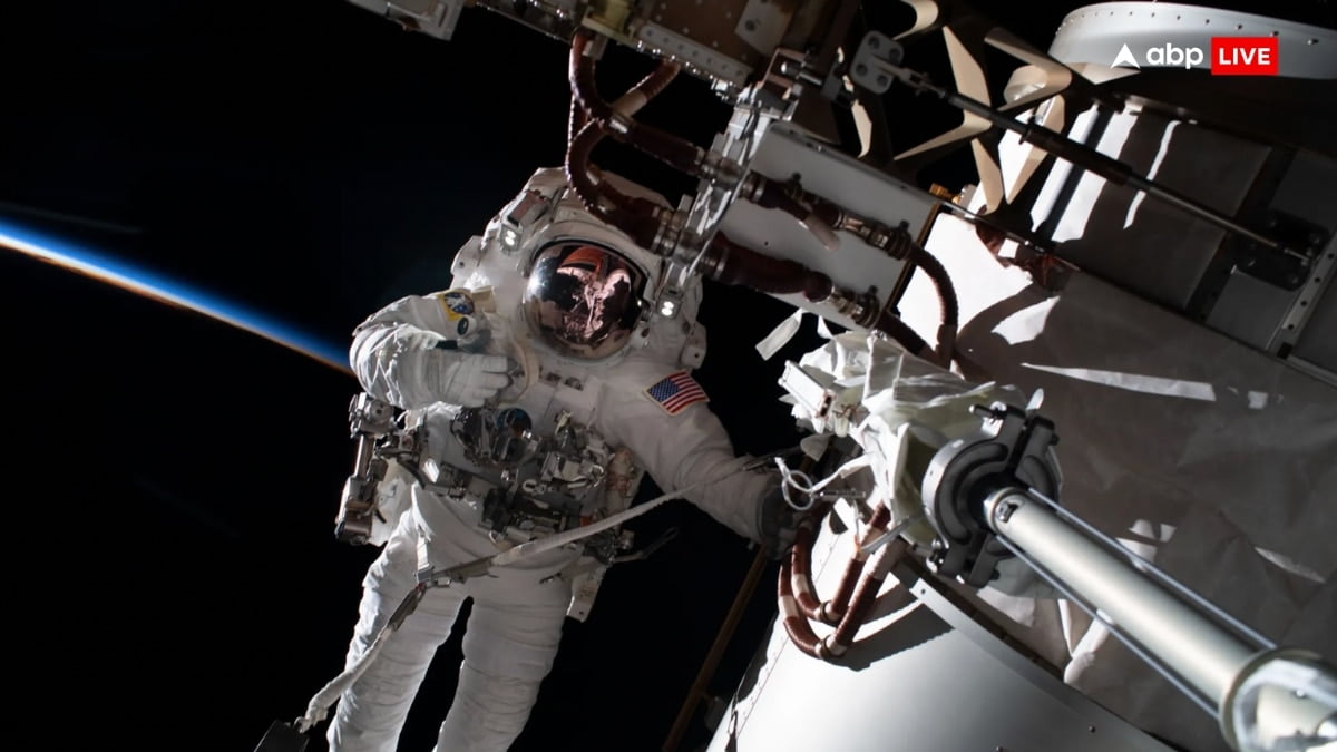 You are currently viewing Is Being an Astronaut Worth the Pay? Discover the Real Numbers