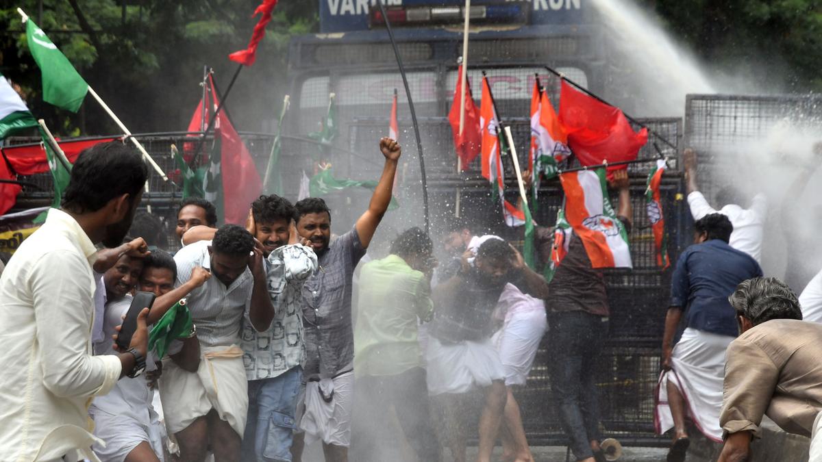 You are currently viewing Activists Protest For CM Resignation In Thiruvananthapuram