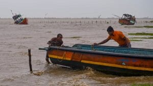 Read more about the article Bhubaneswar’s Streets Empty as Cyclone Dana Looms