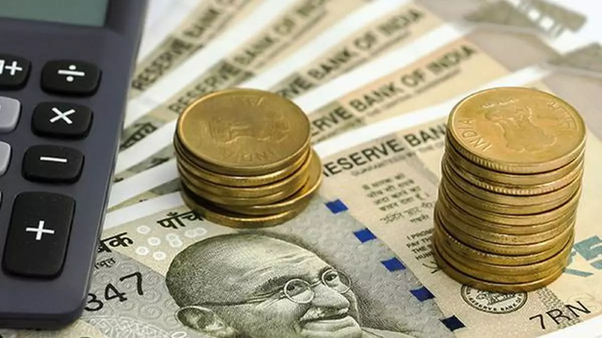 You are currently viewing Rupee Struggles Against Dollar as Inflation Hits Nine-Month High